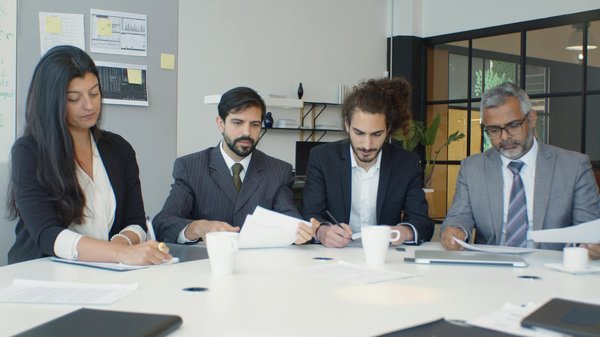 Discover 10,000+ mockup templates to boost your creative potential